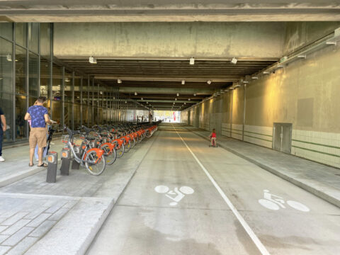 Le passage Pompidou offre de nouveaux services et équipements dont une nouvelle station Vélo'V au sud de la gare